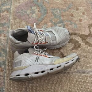 Women’s cloudtec on cloud’s size 7! Do have a good bit of wear